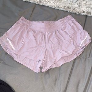 lululemon hotty hot shorts 2.5” (size 8)